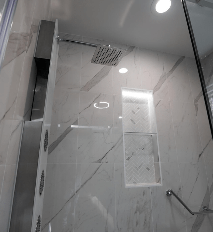 Calacatta modern shower